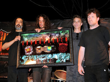 Soundgarden издават албум през март
