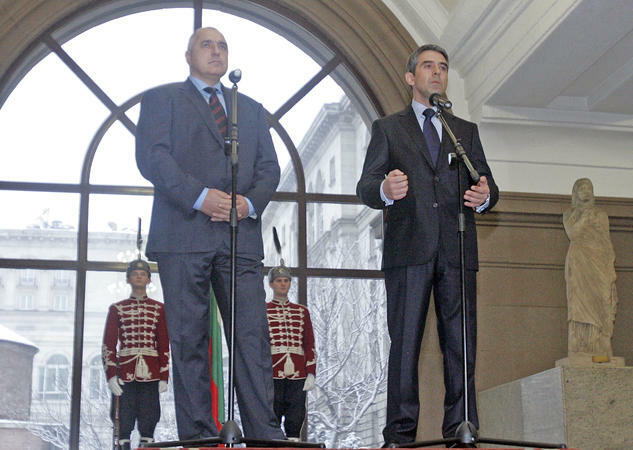 Президентът Росен Плевнелиев се срещна с премиера Бойко Борисов. Въпросът с дипломатическото представителство и посланическите назначения, реформите в службите и визитата на президента в Брюксел са били основните теми на срещата. След нея двамата дадоха изявления за медиите