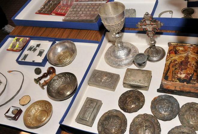 Полученото в края на миналата година от музея дарение съдържа множество предмети с историческа стойност