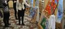 Ученици изложиха ръчно рисувани шалове
