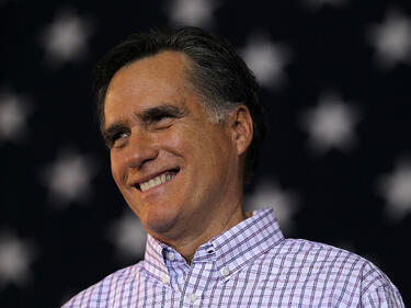 ﻿Мит Ромни набира инерция