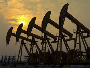 Саудитска Арабия временно преустанови доставките си на петрол
