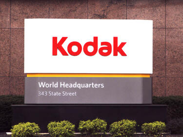 Apple се пробва да съди фалиралата Kodak