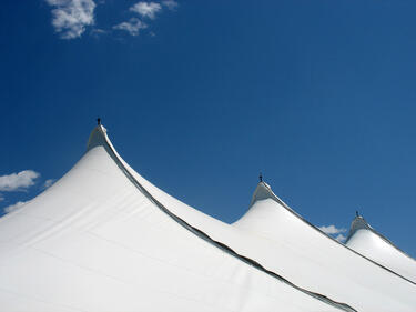 Дюселдорф посреща гостите на Евровизия с палатки
