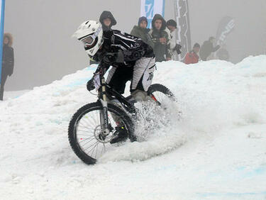 Снежна байк надпревара в Боровец - Winter Bike Duel