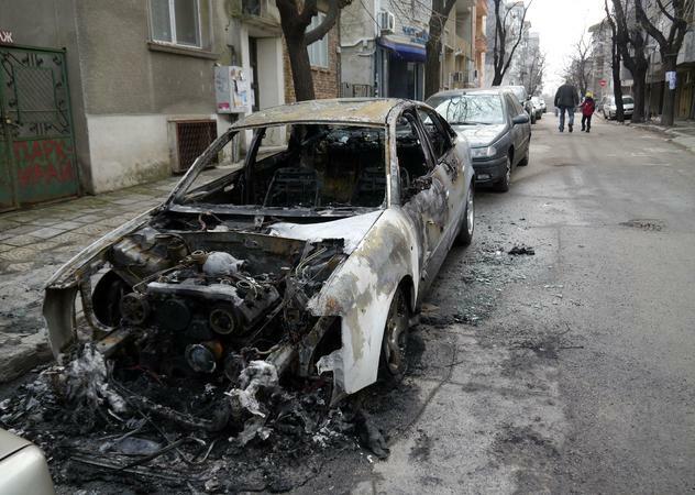 Подпалвачите на коли отново напомниха за себе си