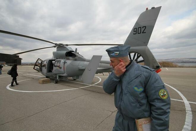 Военните ни пилоти направиха демонстрация на възможностите на вертолетите "Пантер” на авиобаза "Чайка" край Варна