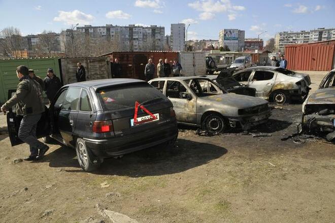 Пет коли горяха в Бургас тази нощ