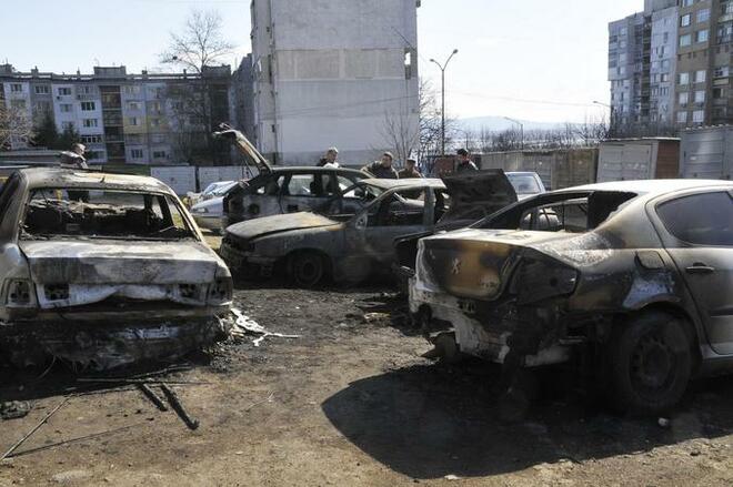 Пет коли горяха в Бургас тази нощ