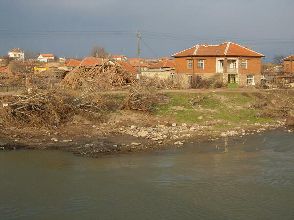 Село Бисер месец след стихията