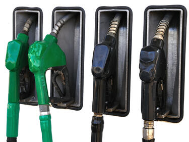 КЗК обсъжда доклада за картел на пазара за горива