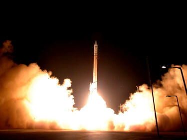 Северна Корея готви изстрелване на ракета с далечен обсег
