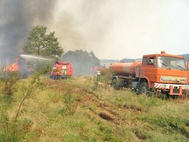 Следят за нарушения при паленето на сухи треви и стърнища