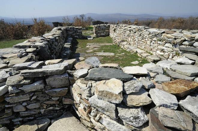 Базиликата на крепостта, където е открито погребението на седналия епископ