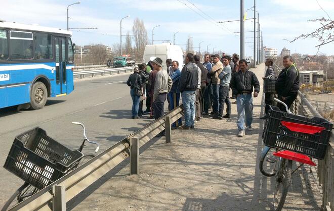 В Бургас велосипедист загина на място, блъснат от бус