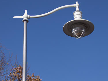 Проверяват енергийната ефективност на уличното осветление в София