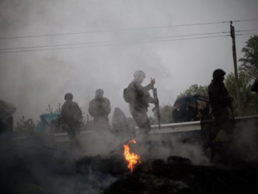 Киев и Луганск си стиснаха ръцете за  прекратяване на огъня