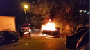 Горяща кола едва не подпали жилищен блок

