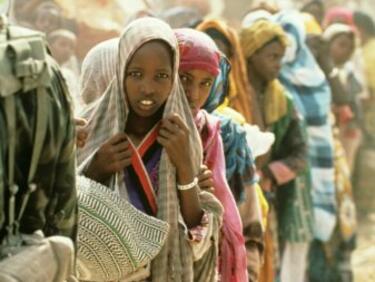 Жена камикадзе уби поне 10 души при атентат в Сомалия