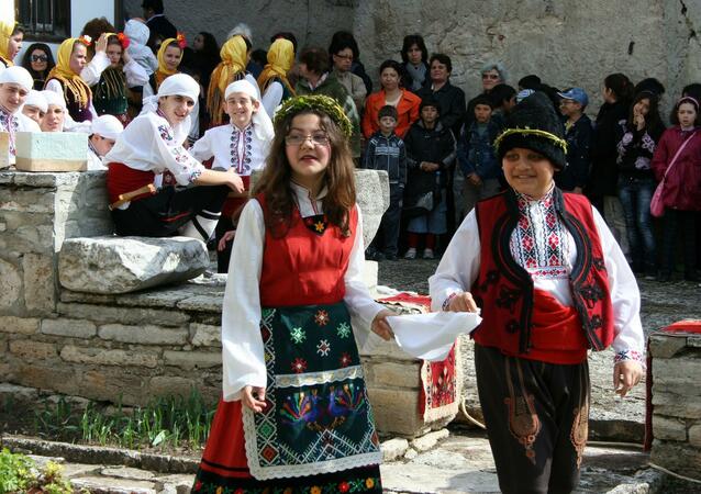 В Балчик пресъздадоха обичая лазаруване
