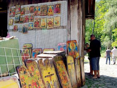 Икони с полускъпоценни камъни от Родопите
