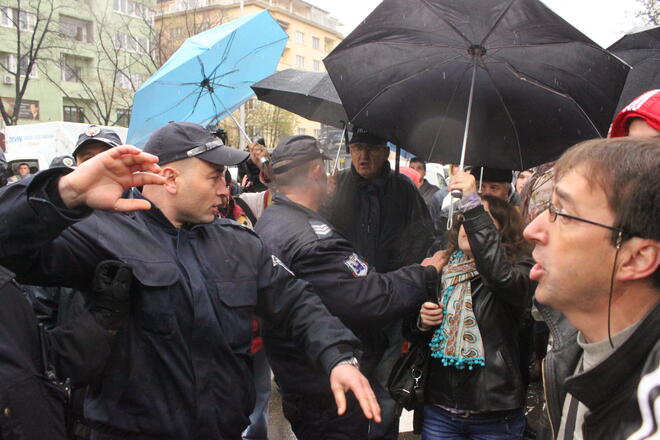 Студенти блокираха движението в София*