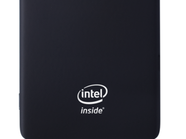Първи смартфон с Intel Inside