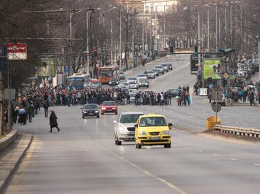 Реконструират площада на авиацията