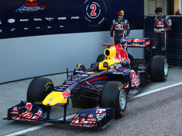 Себастиян Фетел най-бърз в първите тестове във Формула 1 за 2011-а година