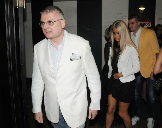 Христо Сираков пристига на партито с неизвестна дама