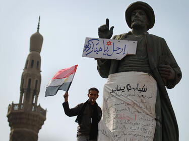 Протестиращите в Кайро не допускат компромис