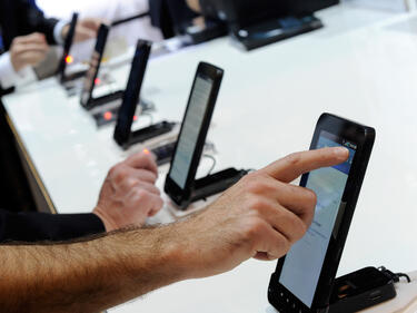 Министрите минават на iPad