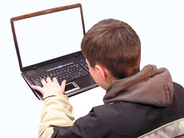 Часове по онлайн безопасност в училище, предлага ЕК