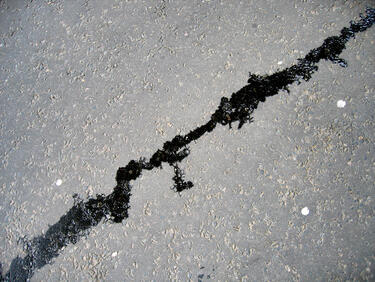 Наноглина подобрява качествата на асфалта