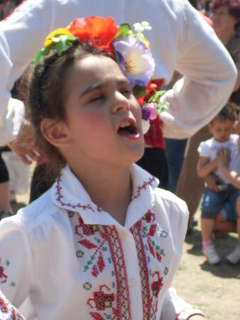 "Заблеяло ми агънце" и хоро на Петропавловския манастир