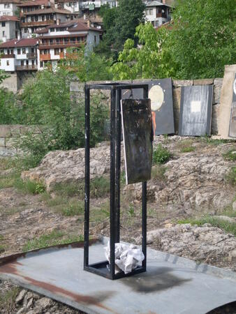 Художници горяха картини в Търново