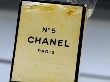 Брад Пит става лице на Chanel No.5
