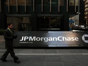 Трима от директорите на JPMorgan си тръгват