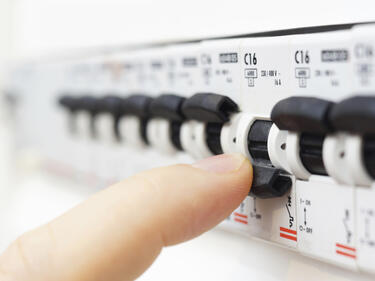 КЗП се самосезира за периода  за отчитане на сметките за тока