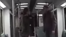 Побойник нападна момиче в метрото, после се случи нещо неочаквано (ВИДЕО)
