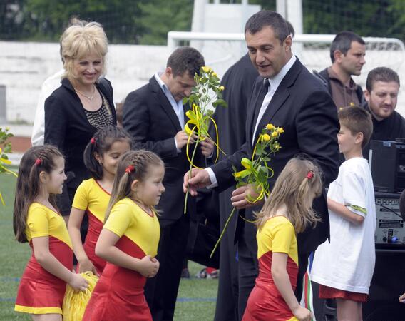 Откриха обновения стадион "Академик" в деня на спорта