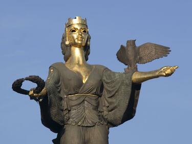 Стара София прави ревю на старинни облекла
