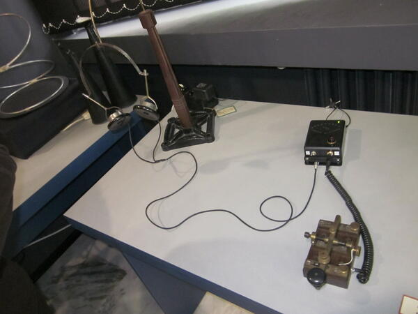 Работещ модел на морзов апарат, който всеки посетител на музея може да изпробва.