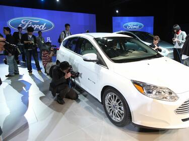 Ford пуска и хибрид на Мондео през 2012 година