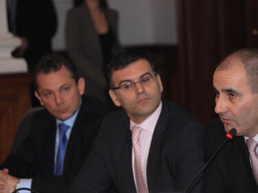 Започна разместването на администрацията