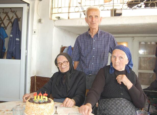 Да станеш на 105 г. в България

