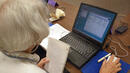 Британските баби използват Skype, Facebook и пишат SMS-и