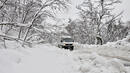 Снегът остави хиляди без ток. Половин България бедства