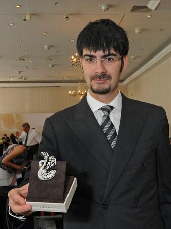 Пиршество от блясък и диаманти а ла Италия
