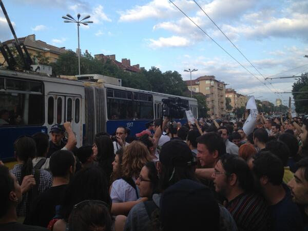 Бой между полиция и демонстранти на протеста срещу Закона за горите*